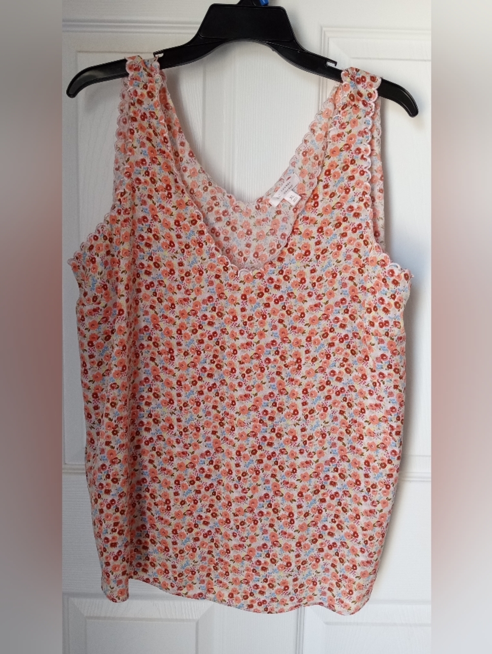 Floral Scalloped V-Neck Tank Top - Peach Floral